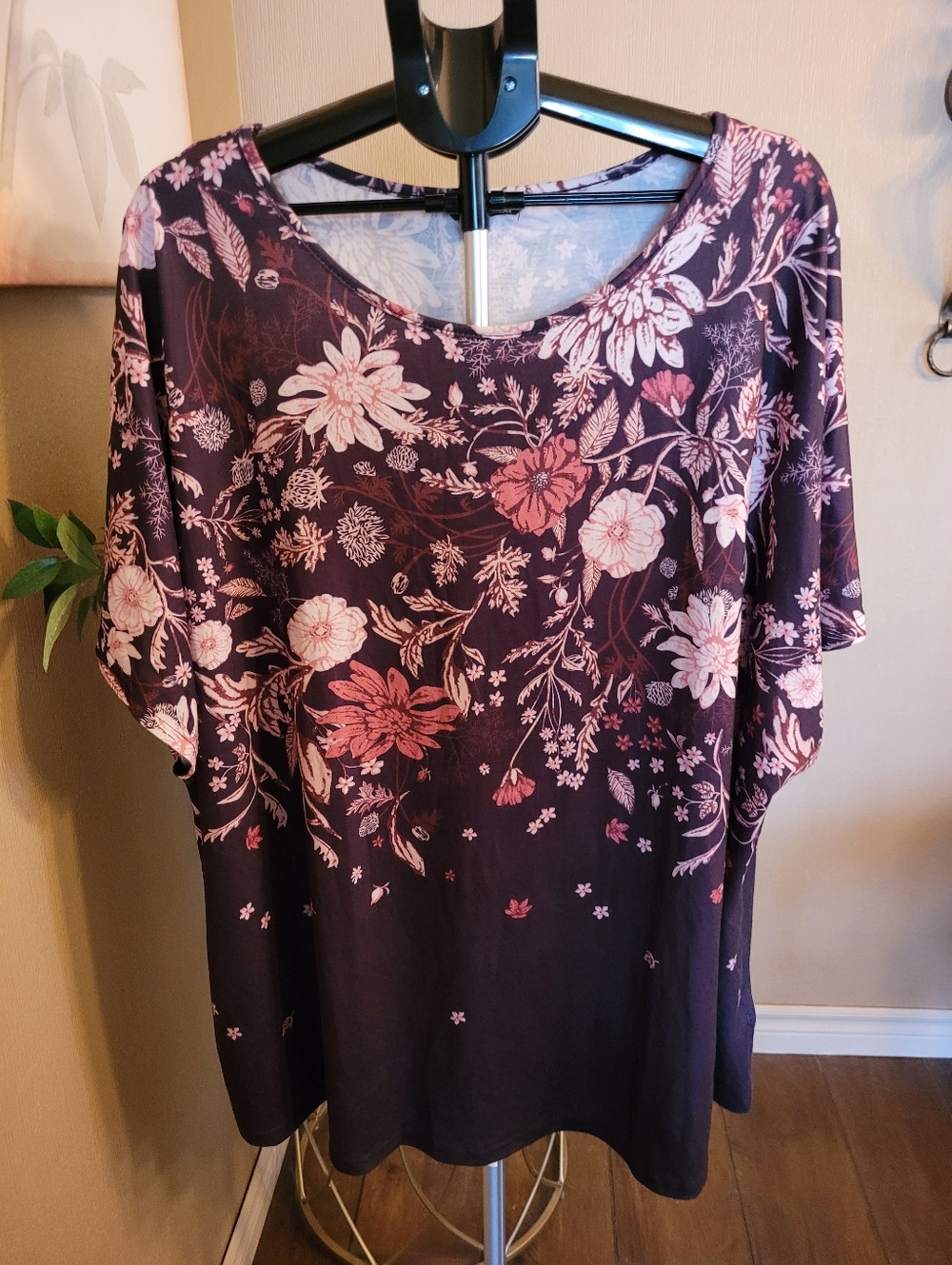 BloomChic  Plus Floral Scoop Neck Short Sleeve Top